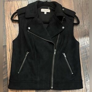 Philosophy back faux leather suede vest
Motorcycle Moto style. Worn once. Small